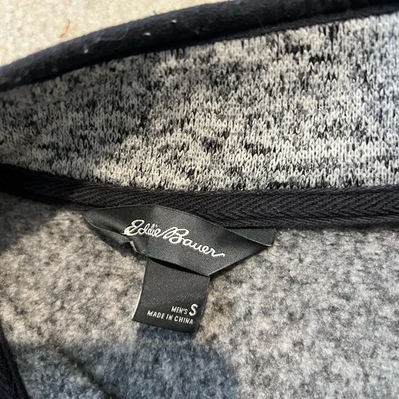 Eddie Bauer Men's Gray Crewneck Sweater - Picture 6 of 6